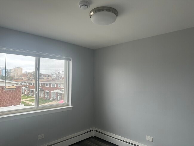 Building Photo - 8805 N Dee Rd