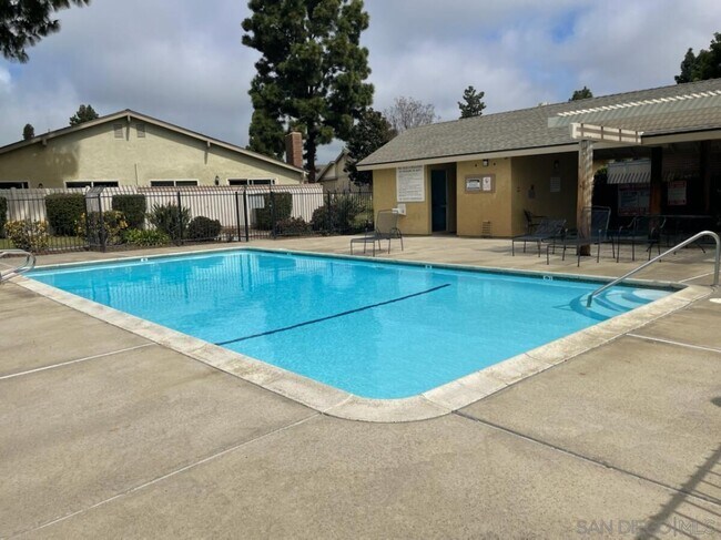 Building Photo - 608 Persimmon Way