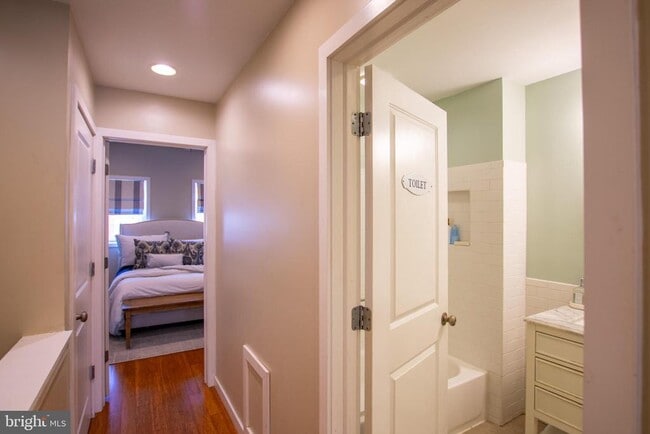 Building Photo - 140 Mercy St