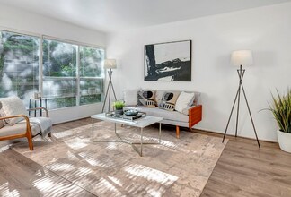 Building Photo - Downtown Bellevue 2 Bedroom 1.5 Bath 2 story Condo