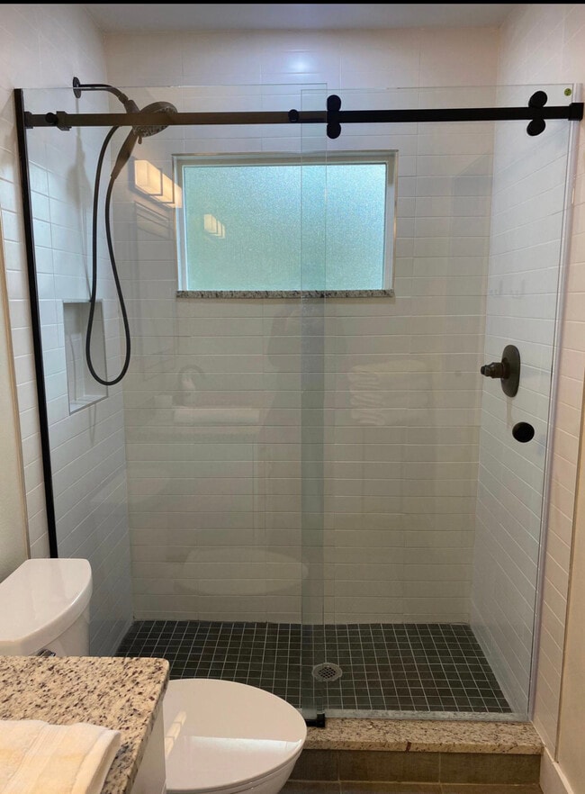 Building Photo - 413 S Melville Ave