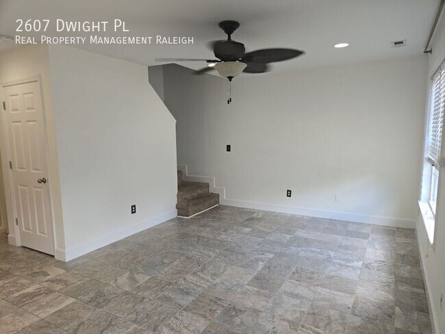 Building Photo - 2607 Dwight Pl