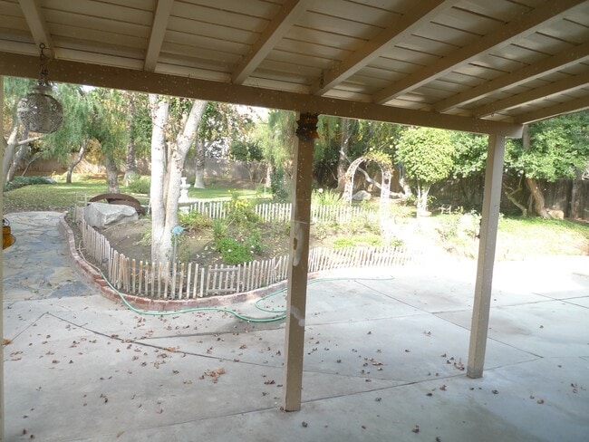 Building Photo - 2290 Canonita Dr