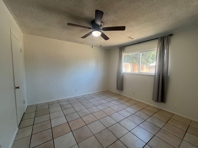 Building Photo - Located in the Heart of Tehachapi!