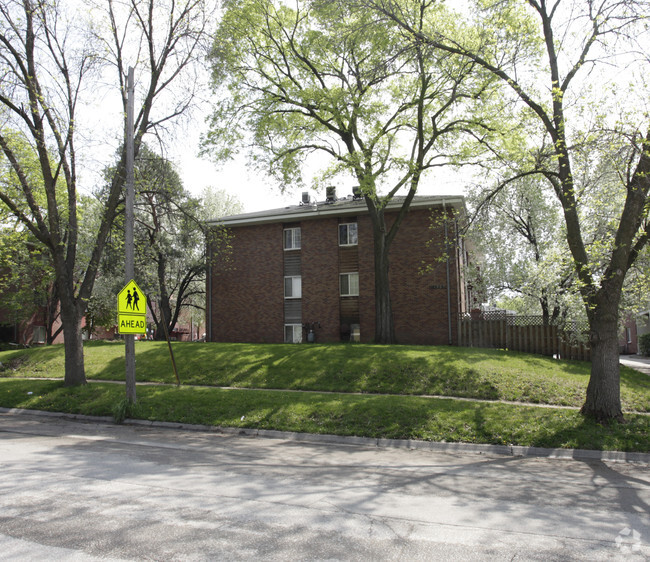 Building Photo - Country Meadows