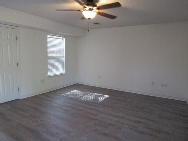 Primary Photo - Convenient Northeast location!