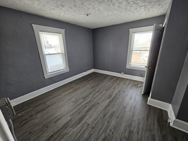 Building Photo - 2810 Woodbridge Ave