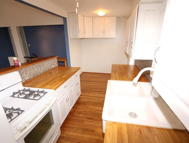 Building Photo - 1415 Harold St