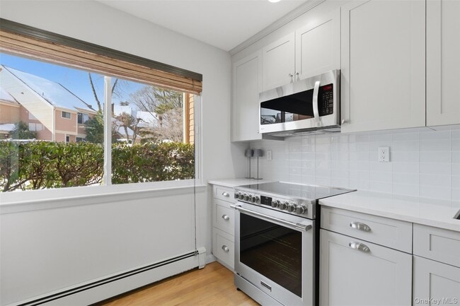 Building Photo - 10 Bayberry Ln