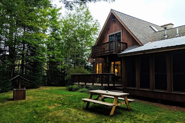 Building Photo - 140 Paquette Cir