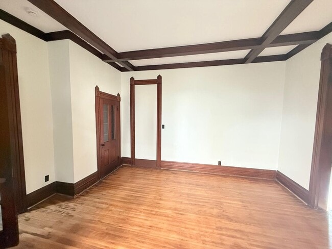Building Photo - 1603 E Oak St