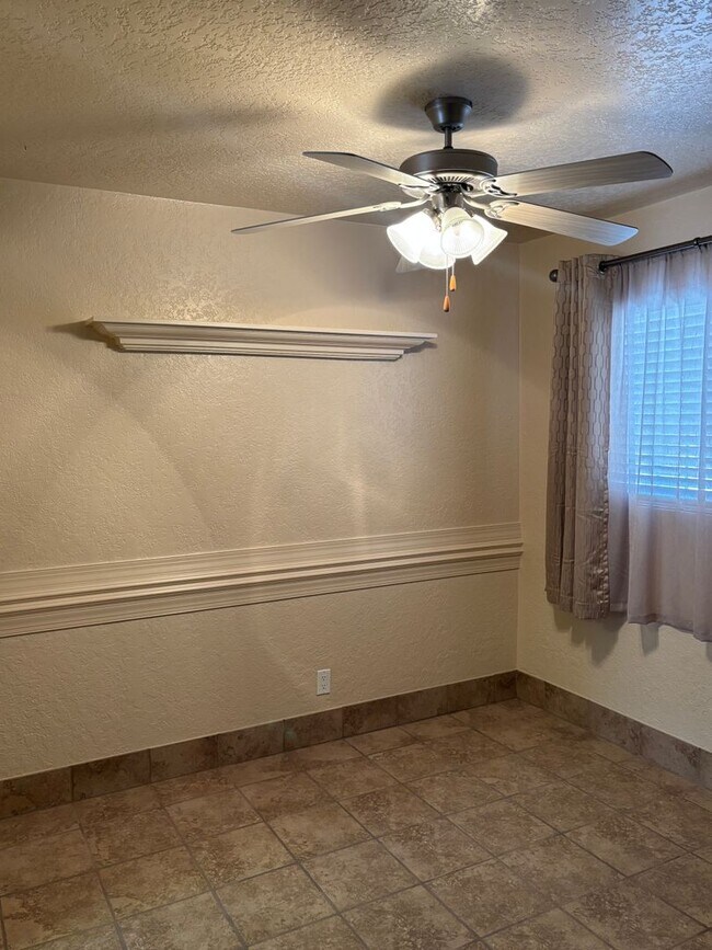 Building Photo - NEWLY REMODELED 1 BED 1 BATH