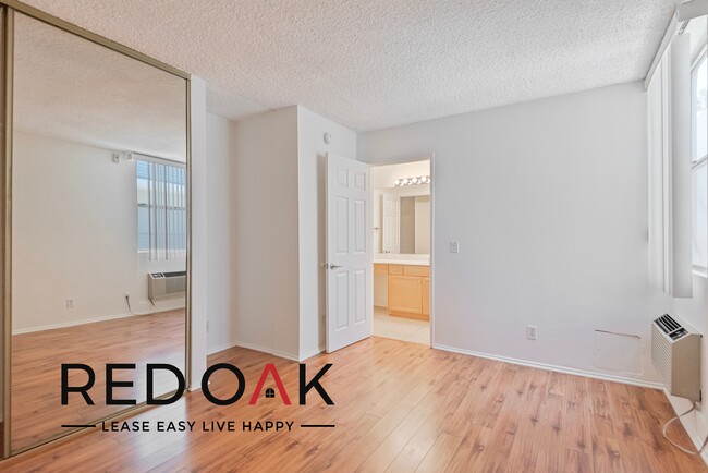 Building Photo - Deluxe One Bedroom with Beautiful Hardwood...