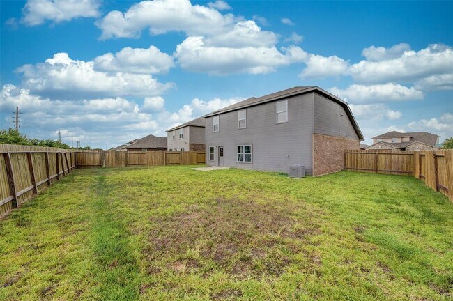 Building Photo - 541 Amberwood Pk Dr