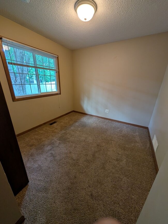 Building Photo - Elk River 3bd 2ba House For Rent