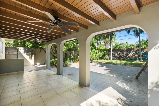 Building Photo - 1333 SW 16th St