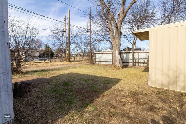 Building Photo - 2202 Monroe St