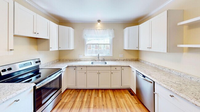 Building Photo - 6821 View Way Dr