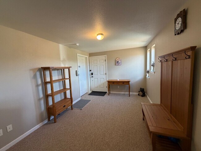 Building Photo - 799 Lookout Point Cir