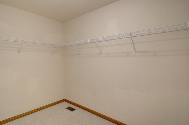Building Photo - 238 S Alder Creek Dr