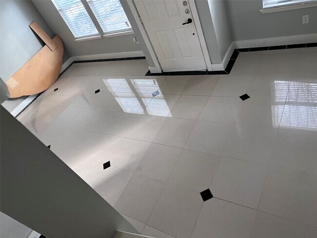 Building Photo - 19818 Lindenwick Ct