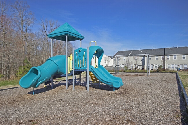 Building Photo - Liberty Crossing