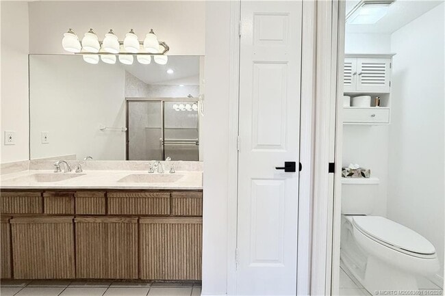 Building Photo - 3012 SW Mariposa Cir