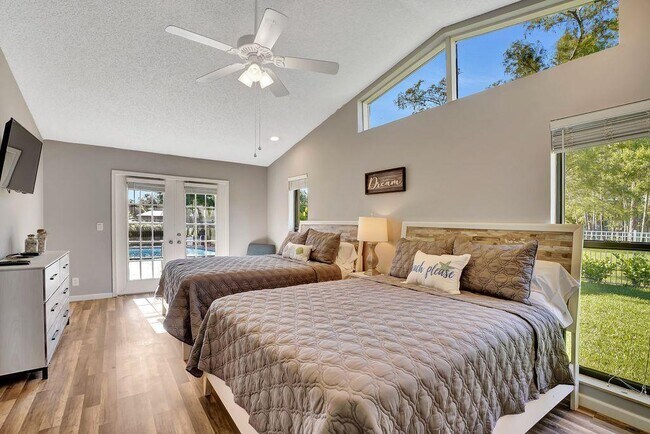 Building Photo - 14148 Paddock Dr