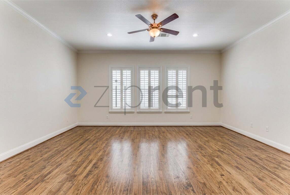 Building Photo - Unit