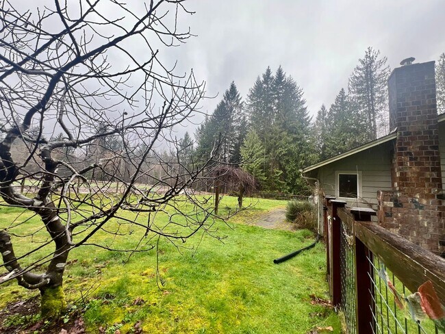 Building Photo - PENDING APPLICATION; Private Westside 3 BD+Den