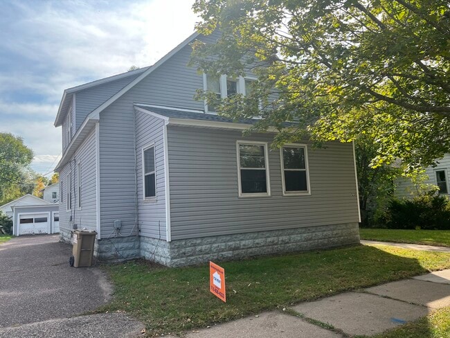 Primary Photo - 1221 Summit St