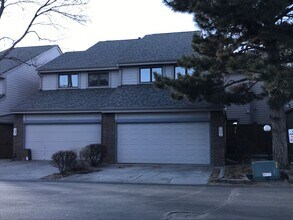 Building Photo - Large 3 bedroom, 2.5 bath townhome with 2-car garage!