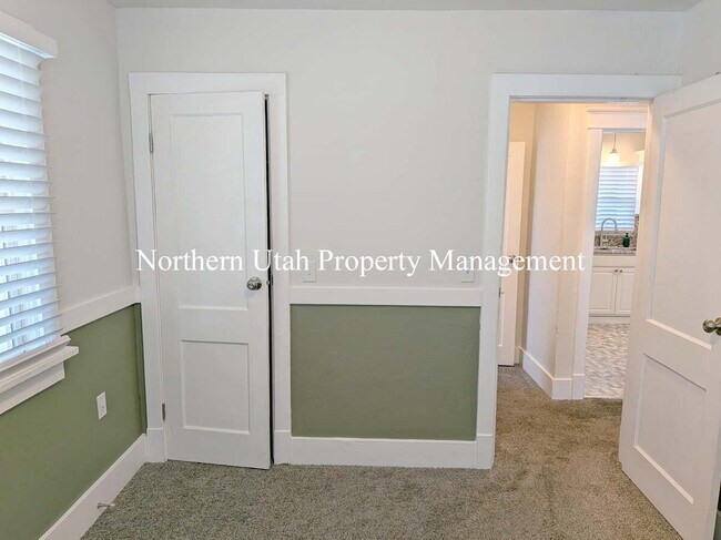 Building Photo - 3 Bed, 2 Bath, HVAC