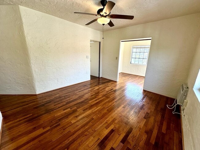 Building Photo - 1212 N Palmway