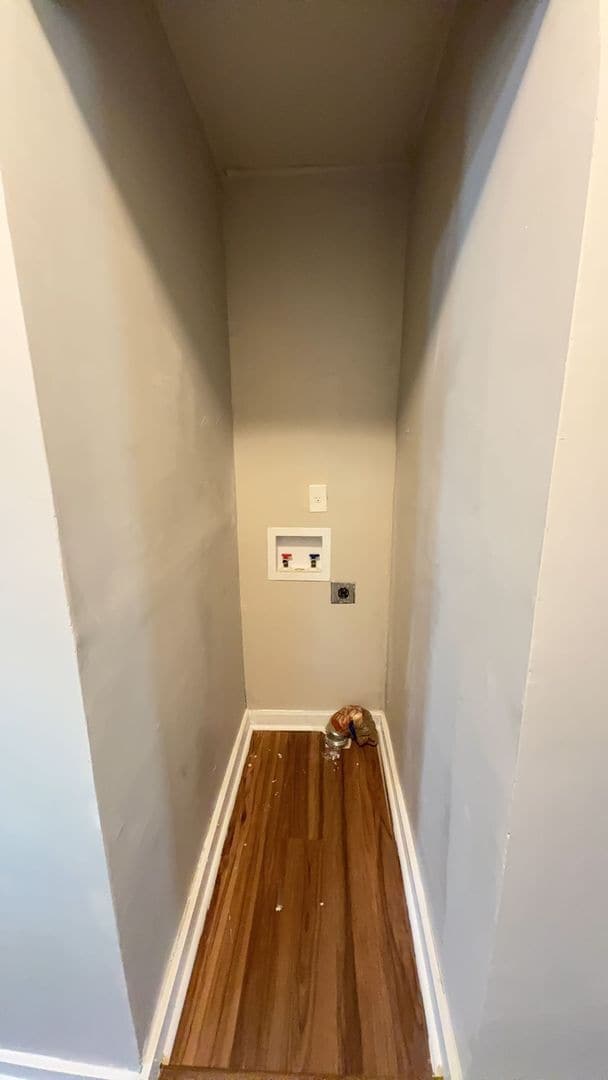 Building Photo - Spacious 4 Bedroom / 2 Bath Home – Fully Updated – Open To Section 8