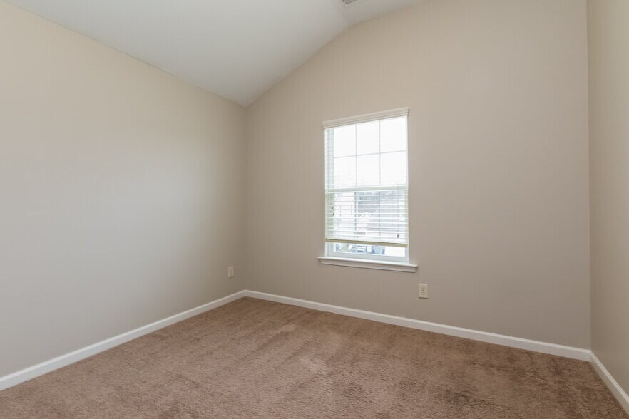 Building Photo - 119 Cessna Dr