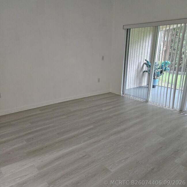 Building Photo - 1825 Sandhill Crane Dr