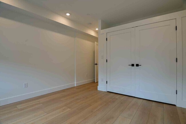 Building Photo - 2641 4th St NE