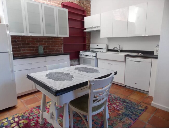 Building Photo - Furnished 1BR Suite in East Rock | Private Gated Garden | Cathedral Ceilings & Skylights