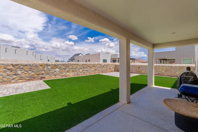 Building Photo - 828 Paseo Solar Dr