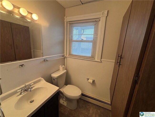 Building Photo - 332 Main St