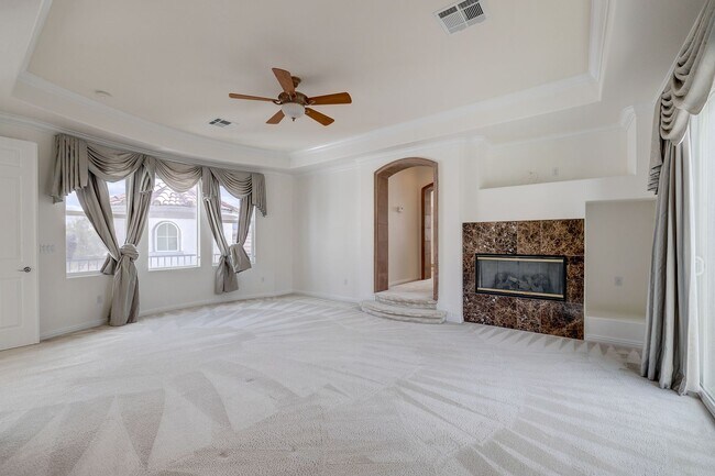 Building Photo - Beautiful 4Bd, 4Bth home in Guard Gated Community near Tivoli Village.