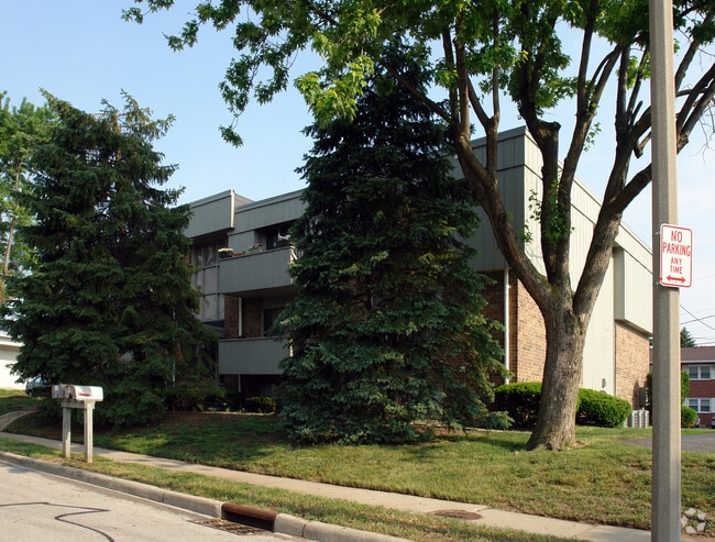 Building Photo - Silver Wood Apartments