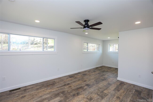 Building Photo - 111 Zandhoek Rd