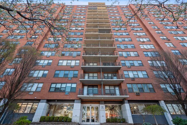 Building Photo - 500 Central Ave