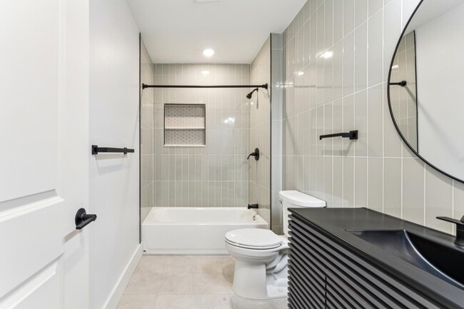 Building Photo - 84 Hollywood Ave