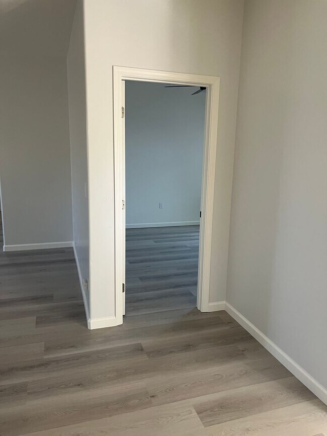 Building Photo - Newly Remodeled Home! MUST SEE!