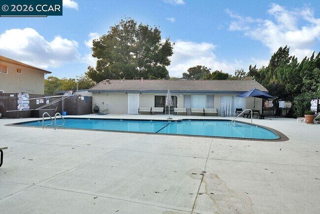 Building Photo - 2118 Peppertree Way