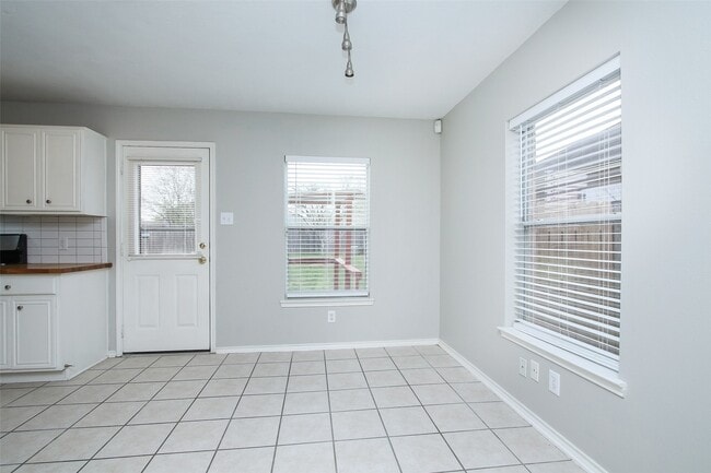 Building Photo - 18926 Piney Way Dr