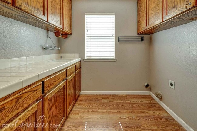 Building Photo - Granville Realty Rental Home